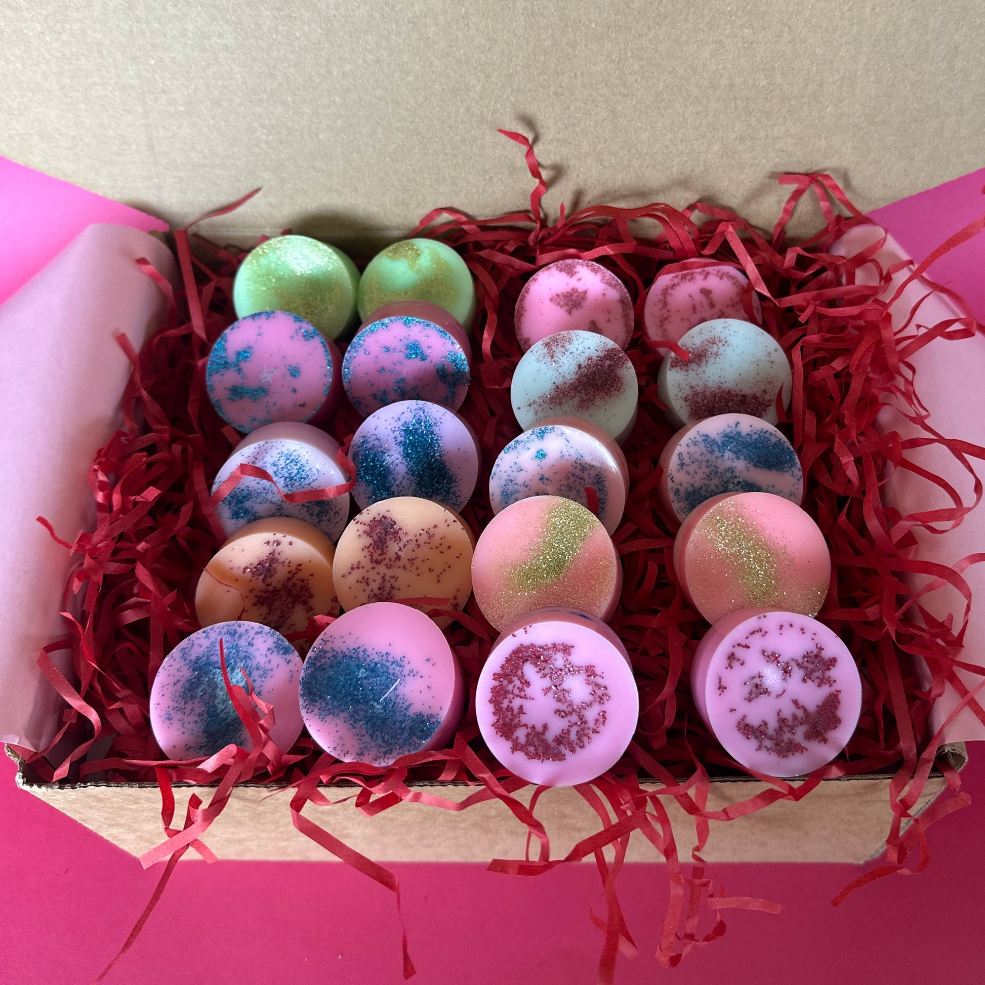 Strong long-lasting house blend wax melts within Galloway Indulgence's Wax Lover box.