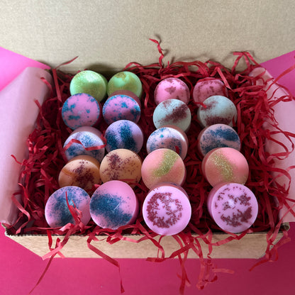 Strong long-lasting house blend wax melts within Galloway Indulgence's Wax Lover box.