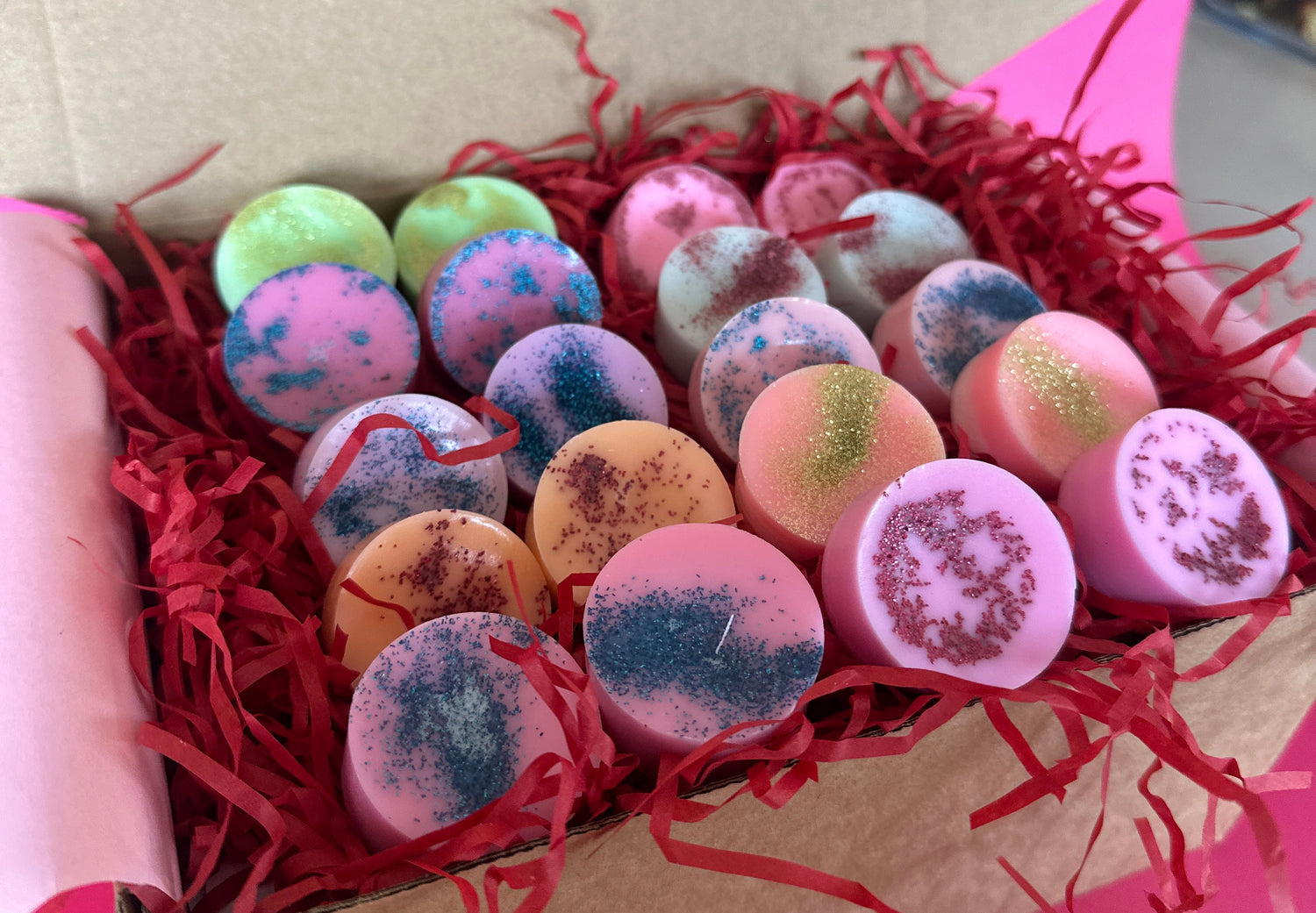 strong long lasting wax melts made by Galloway Indulgence in Victoria Australia. 10 unique exclusive house blend wax melts within Galloway indulgences Wax Lover box.